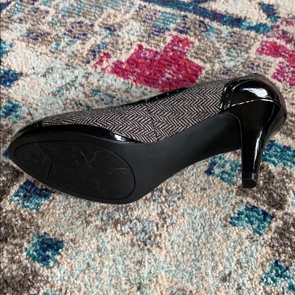 Anne Klein Pumps, Black Grey Twead Heels with Patent Leather - Picture 8 of 8